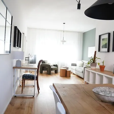 Feel-good Oasis With Garden And Parking Space In דירה *