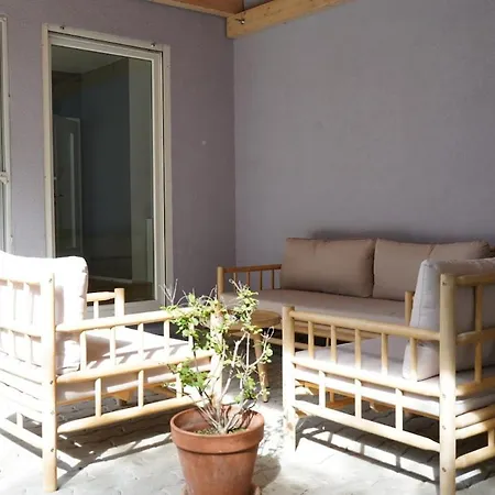 דירה Feel-good Oasis With Garden And Parking Space In *